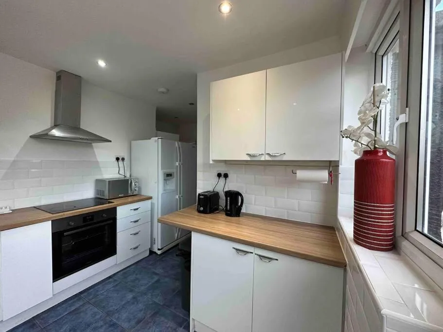 Image 1 of Dallas House – Easy links to LHR and London