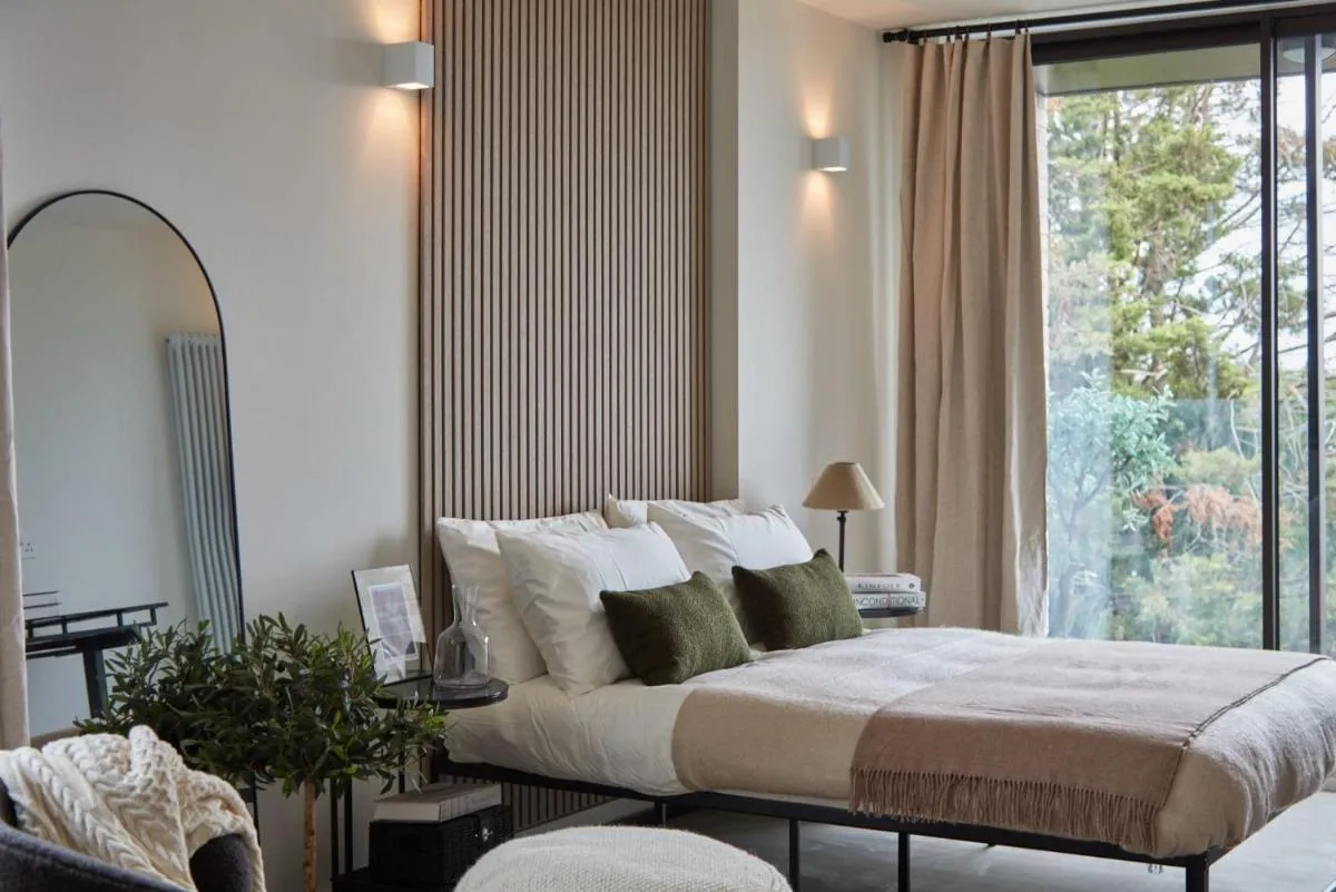 Image 3 of Dandi Greenhill West London