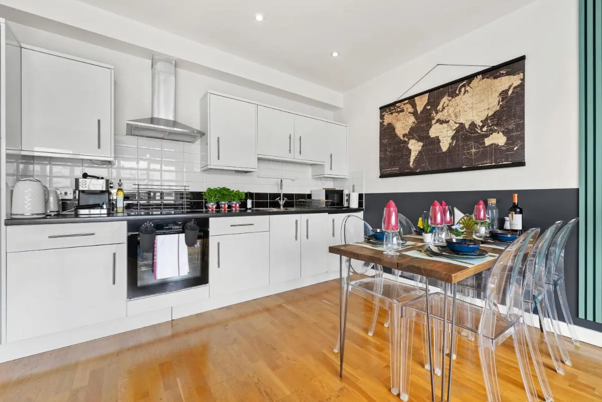 Image 5 of Dapper Suite in bustling Holloway, Islington by Gold Stays