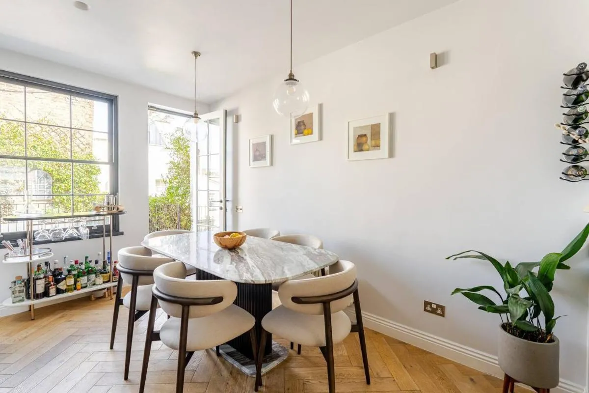 Image 3 of Delightful Notting Hill 2 bed House with garden