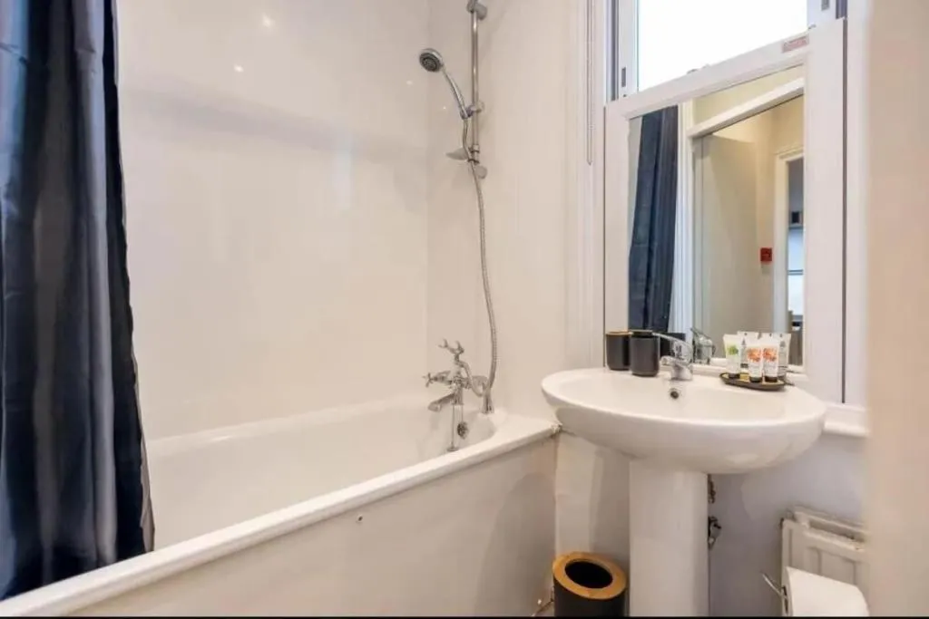 Image 3 of Deluxe 2-bedroom Apartment in Kings Cross