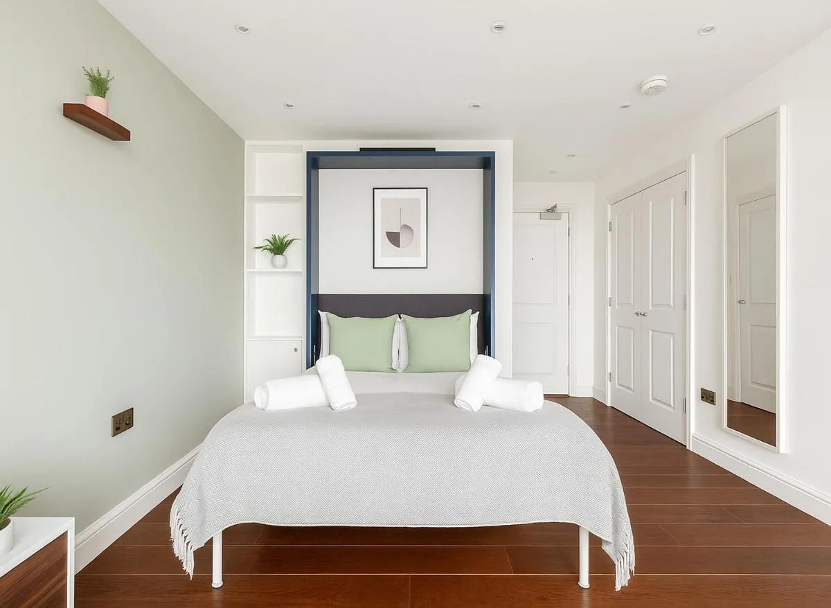 Image 5 of Deluxe Flat with Balcony in Hackney