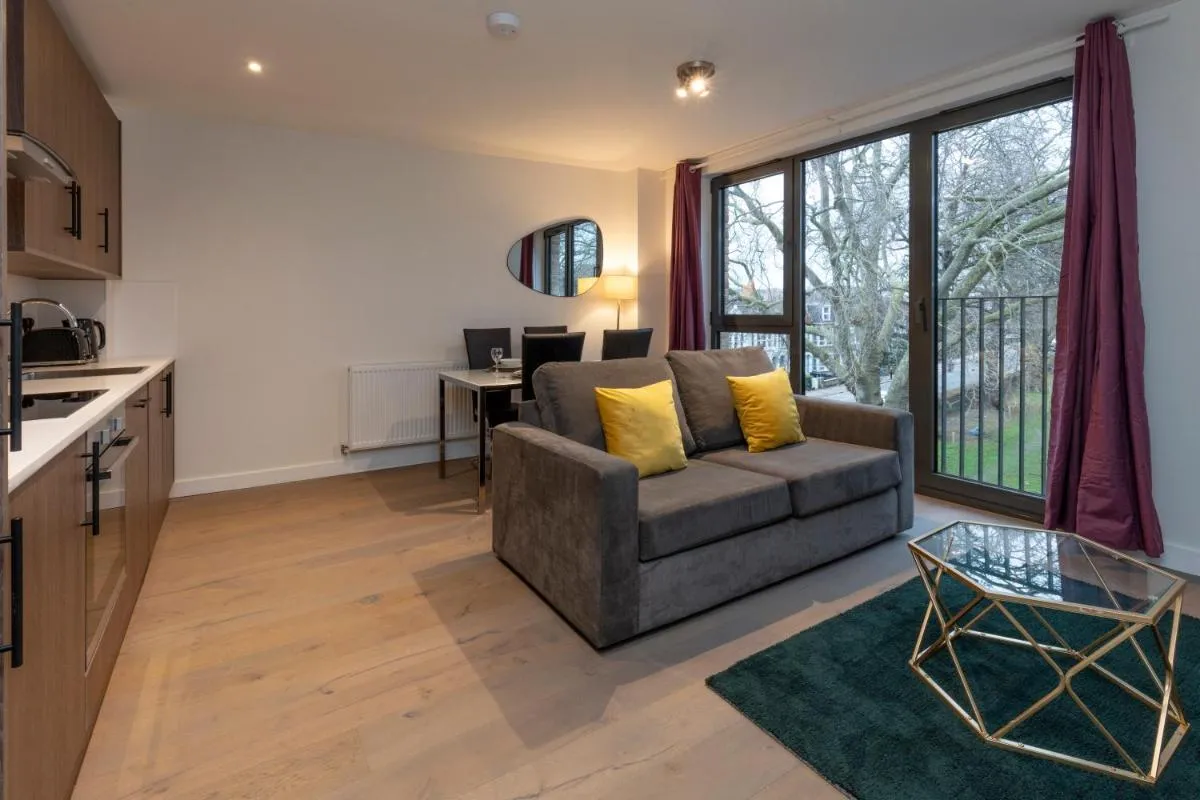 Image 4 of Deluxe North Central London Apartment