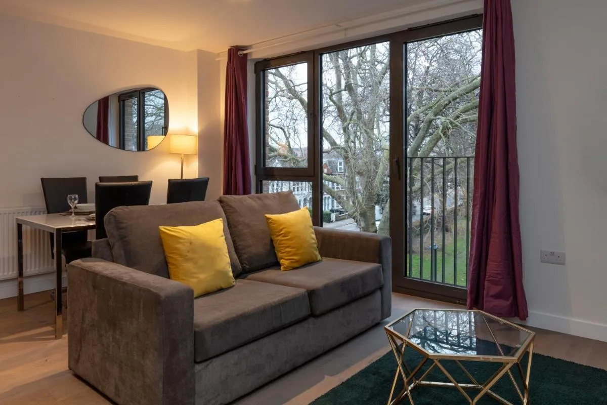 Image 5 of Deluxe North Central London Apartment