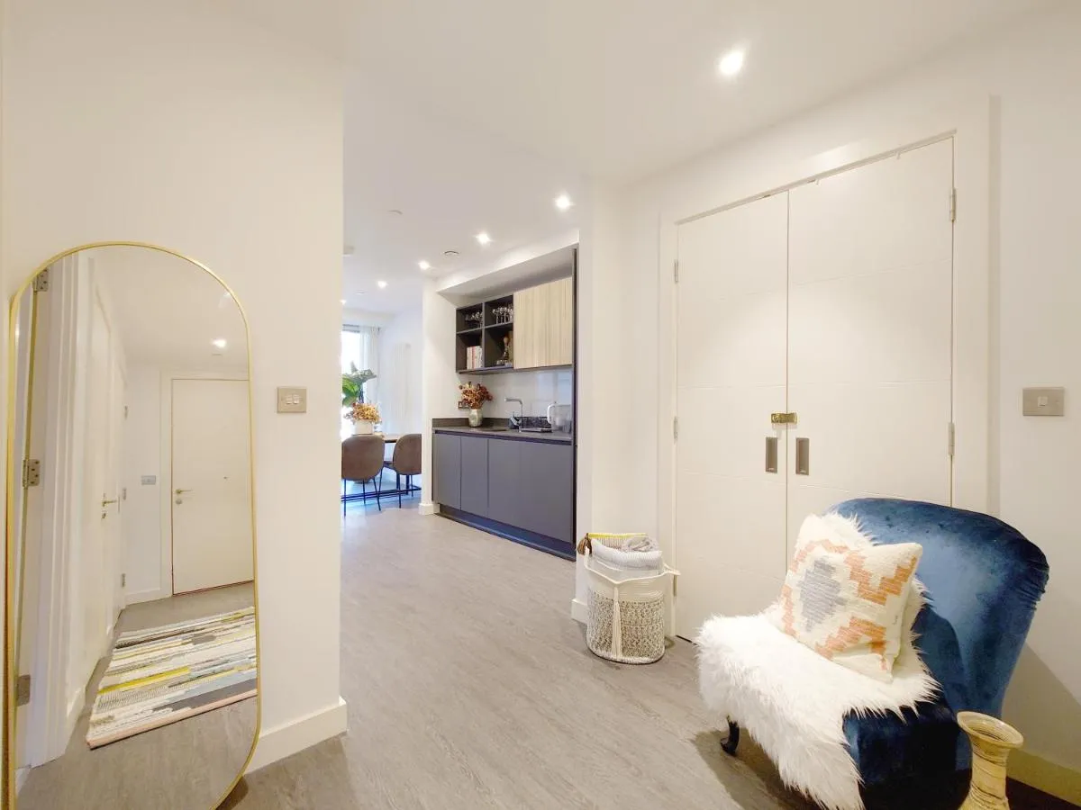 Image 3 of Deluxe One Bed Apartment by London ExCeL