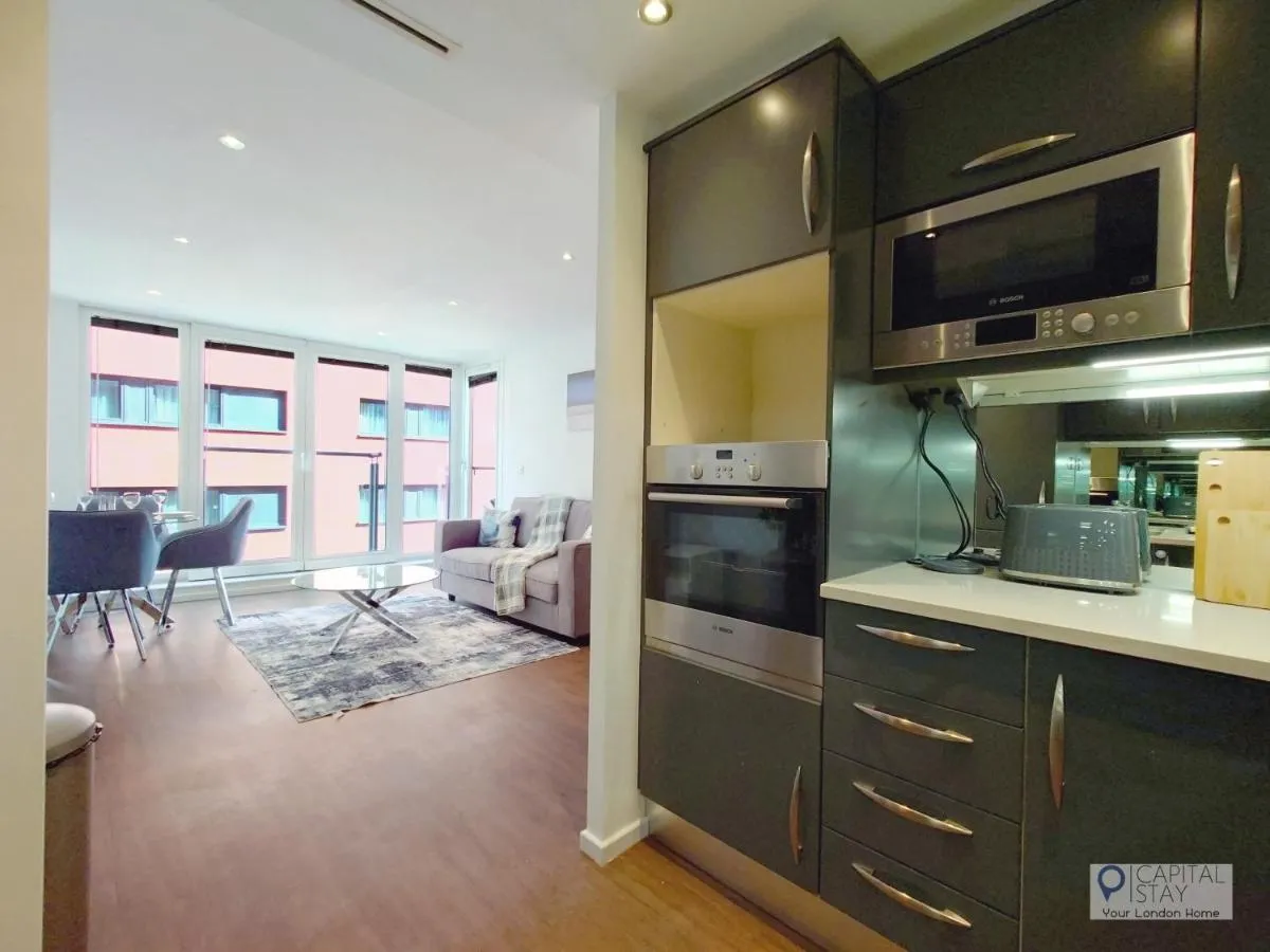 Image 4 of Deluxe One Bed Apartment by London ExCeL & O2