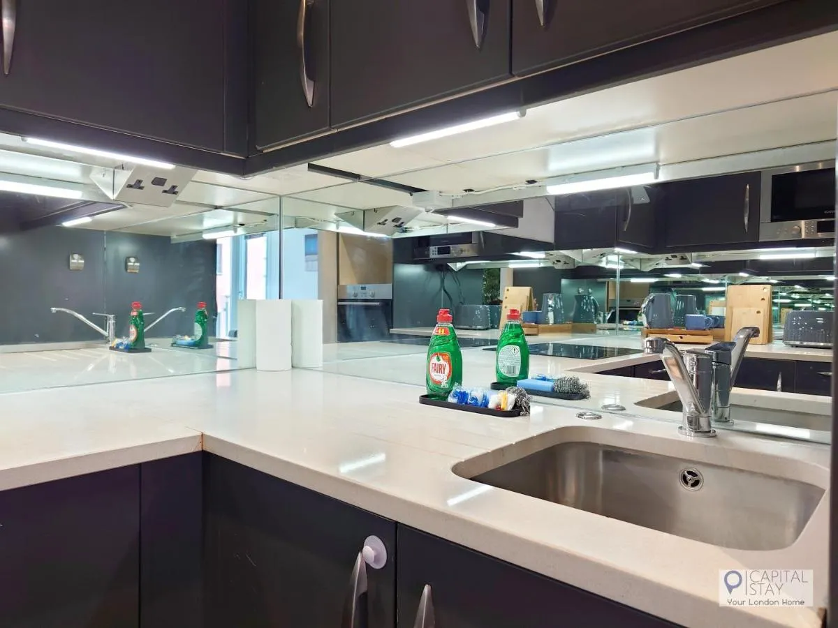 Image 3 of Deluxe One Bed Apartment by London ExCeL & O2