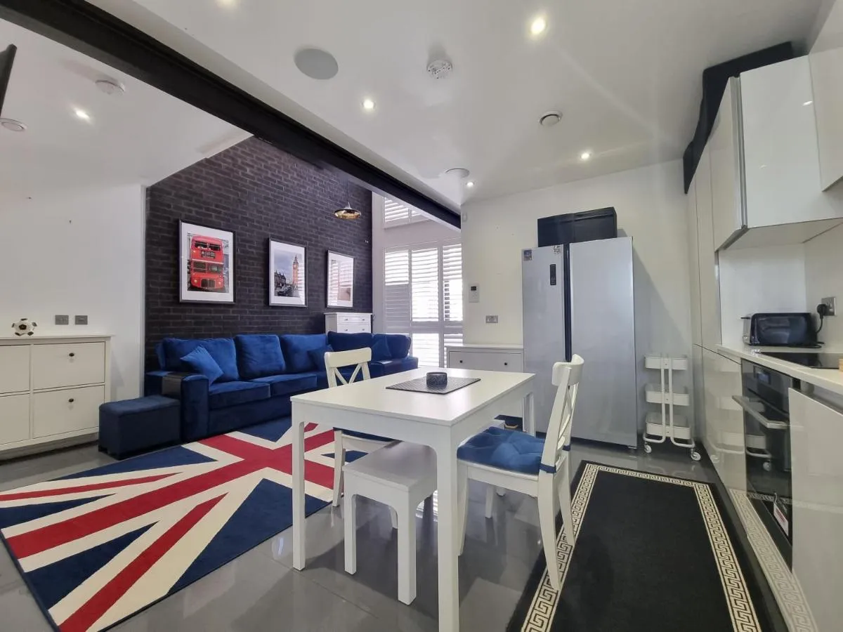 Image 4 of Deluxe Townhouse Zone 1 Brick Lane