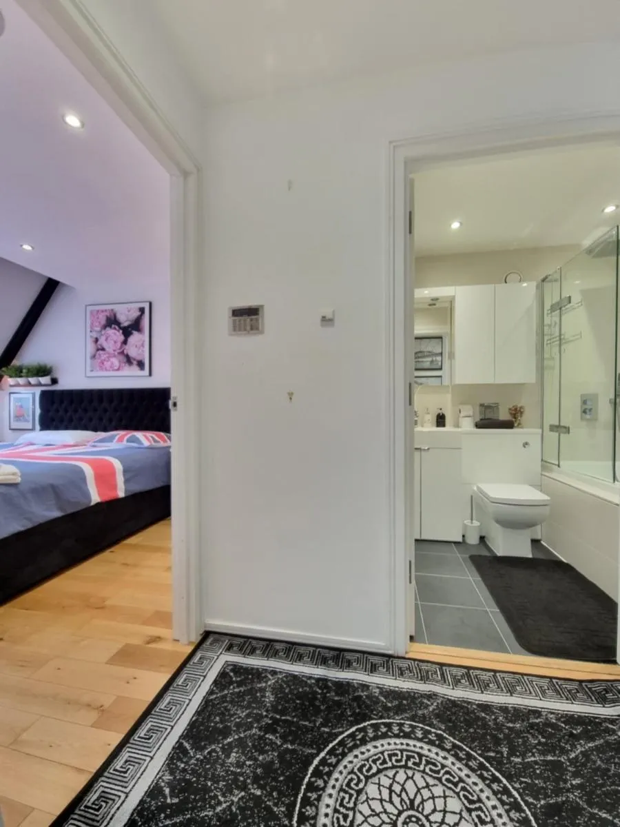 Image 3 of Deluxe Townhouse Zone 1 Brick Lane