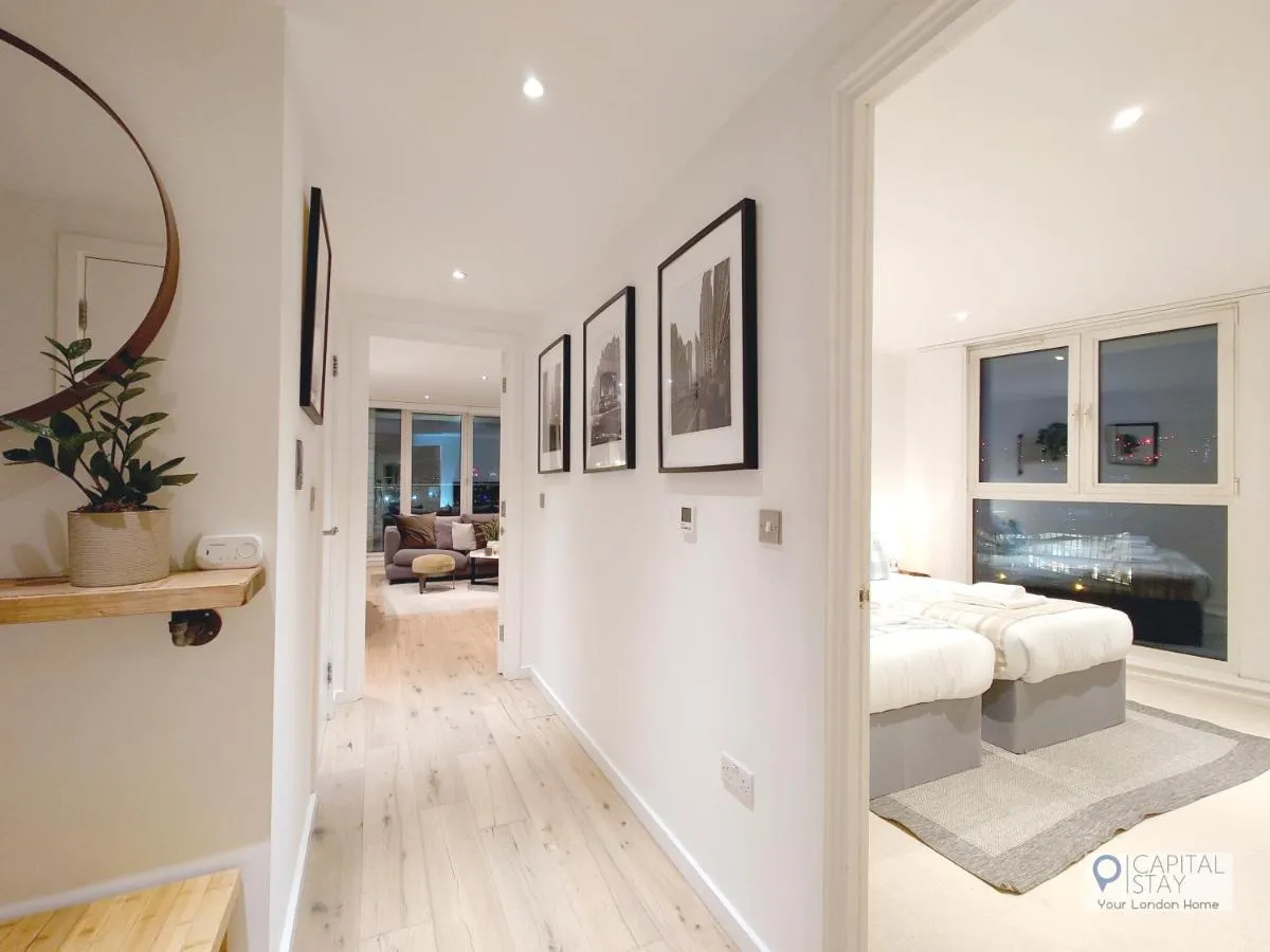 Image 3 of Deluxe Two Bed Apartment with River & City View