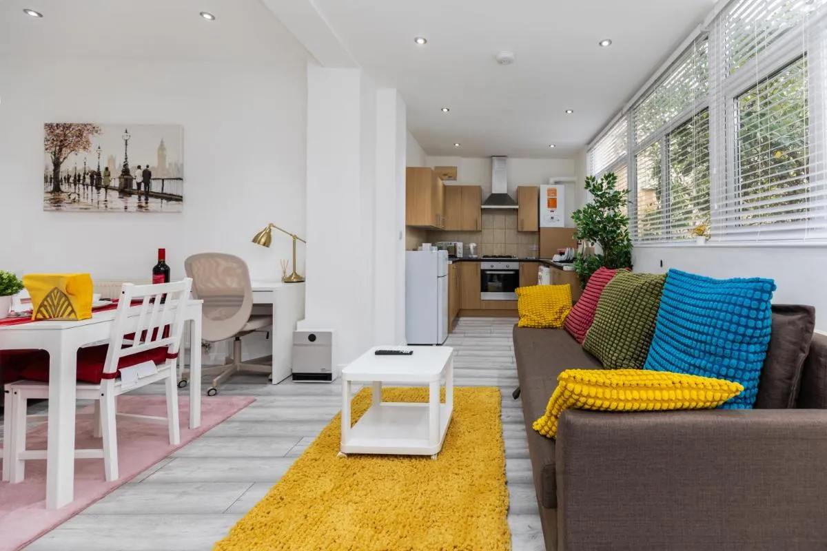 Image 2 of Deluxe studio Apartments – City Airport & Excel Ideal for Long stay