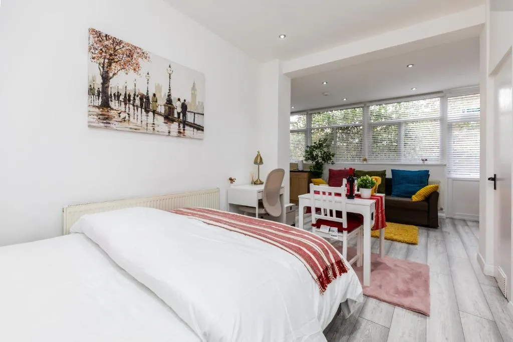 Deluxe studio Apartments – City Airport & Excel Ideal for Long stay