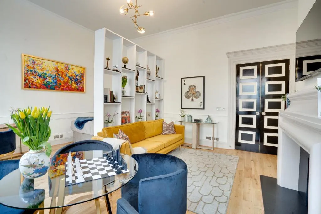 Image 1 of Designer Retreat by Green Park