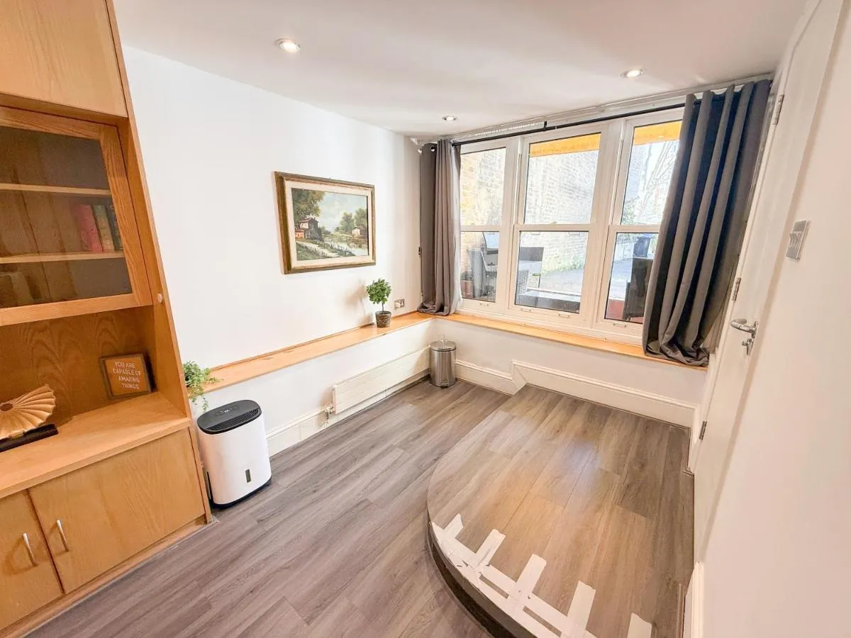Image 3 of Detached house with FREE PARKING in Little Venice near Paddington Hyde Park