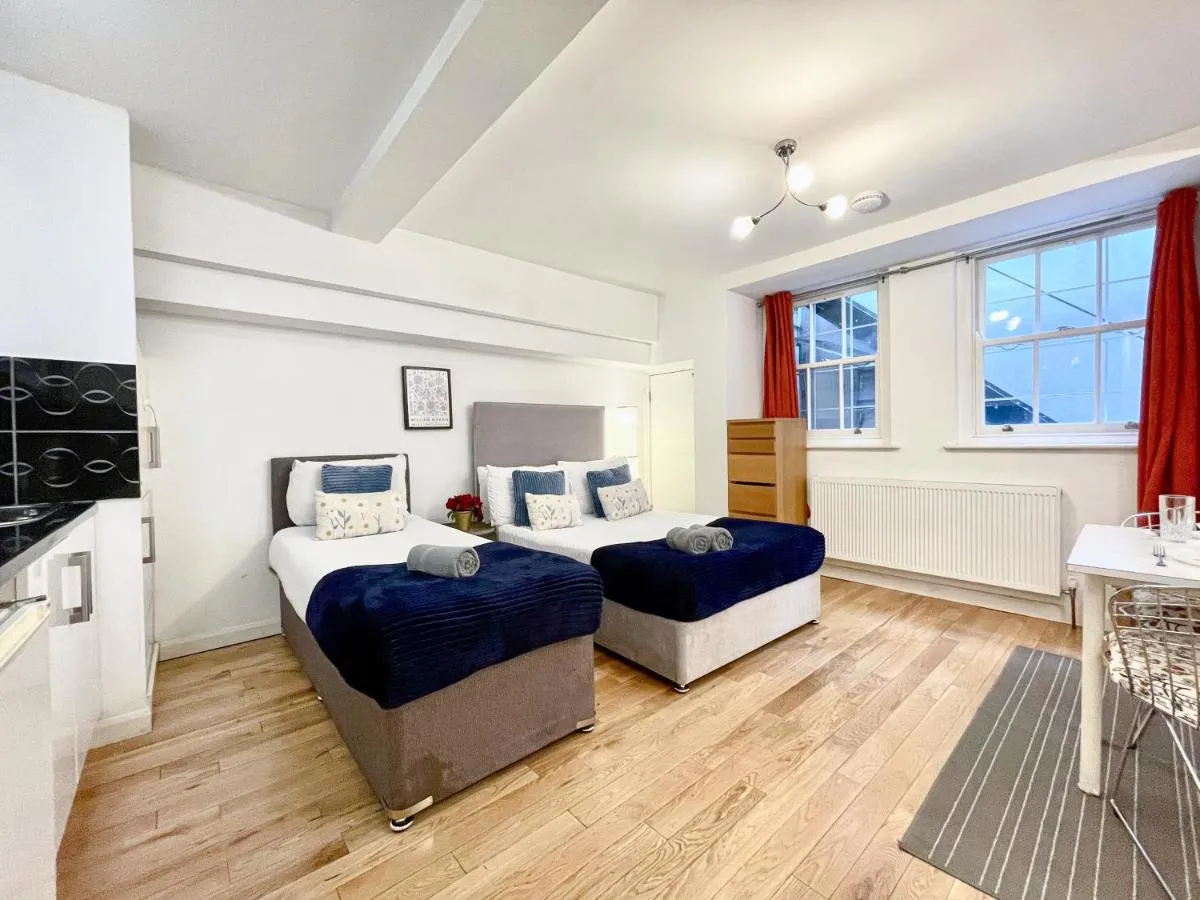 Image 2 of Detached house with FREE PARKING in Little Venice near Paddington Hyde Park