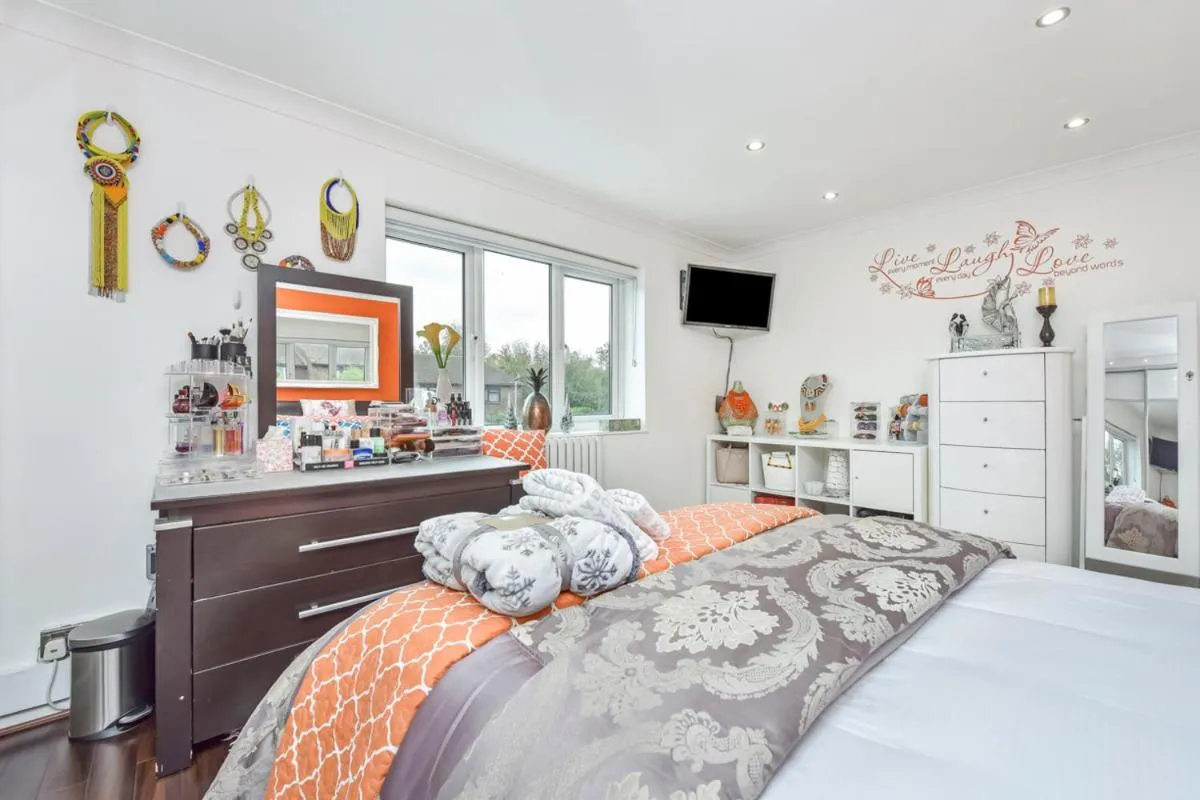 Image 2 of Docklands Stay, Room in Modern Spacious House – Near Excel Centre, City Airport, UEL,Sleeps 2
