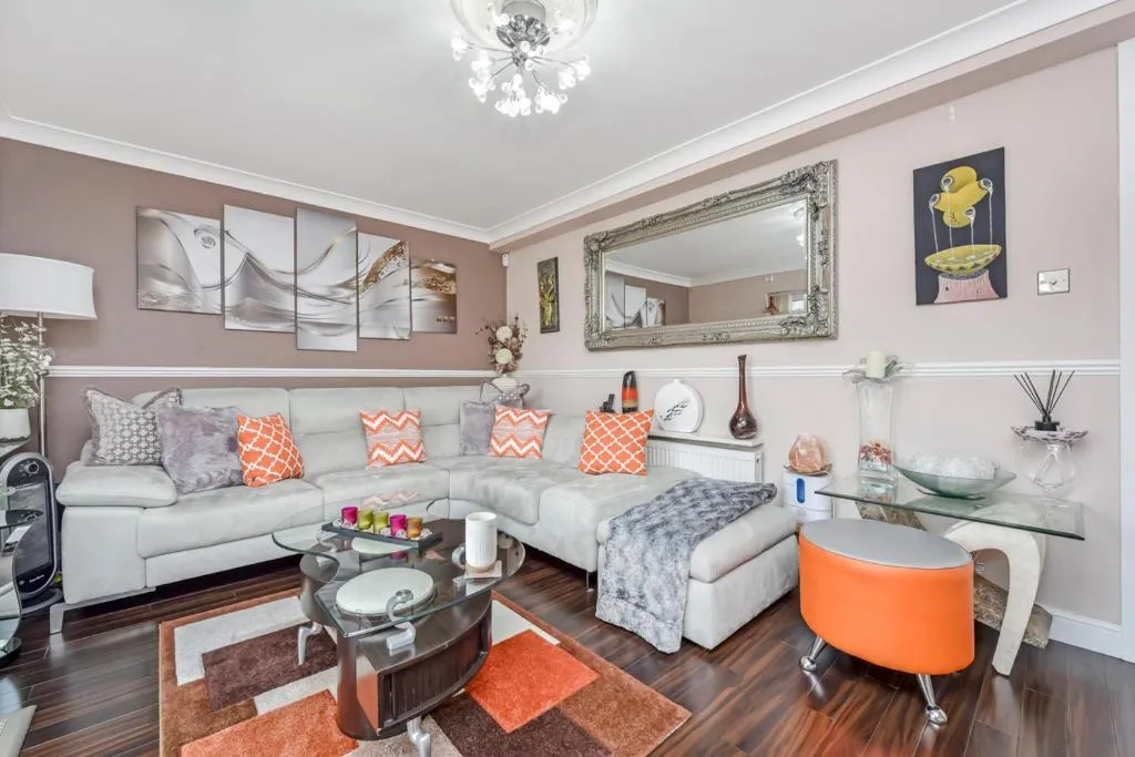 Docklands Stay, Room in Modern Spacious House – Near Excel Centre, City Airport, UEL,Sleeps 2