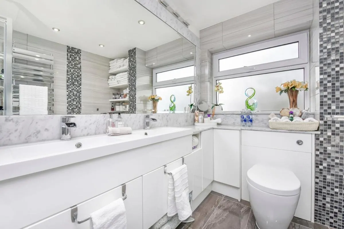 Image 3 of Docklands Stay, Room in Modern Spacious House – Near Excel Centre, City Airport, UEL,Sleeps 2