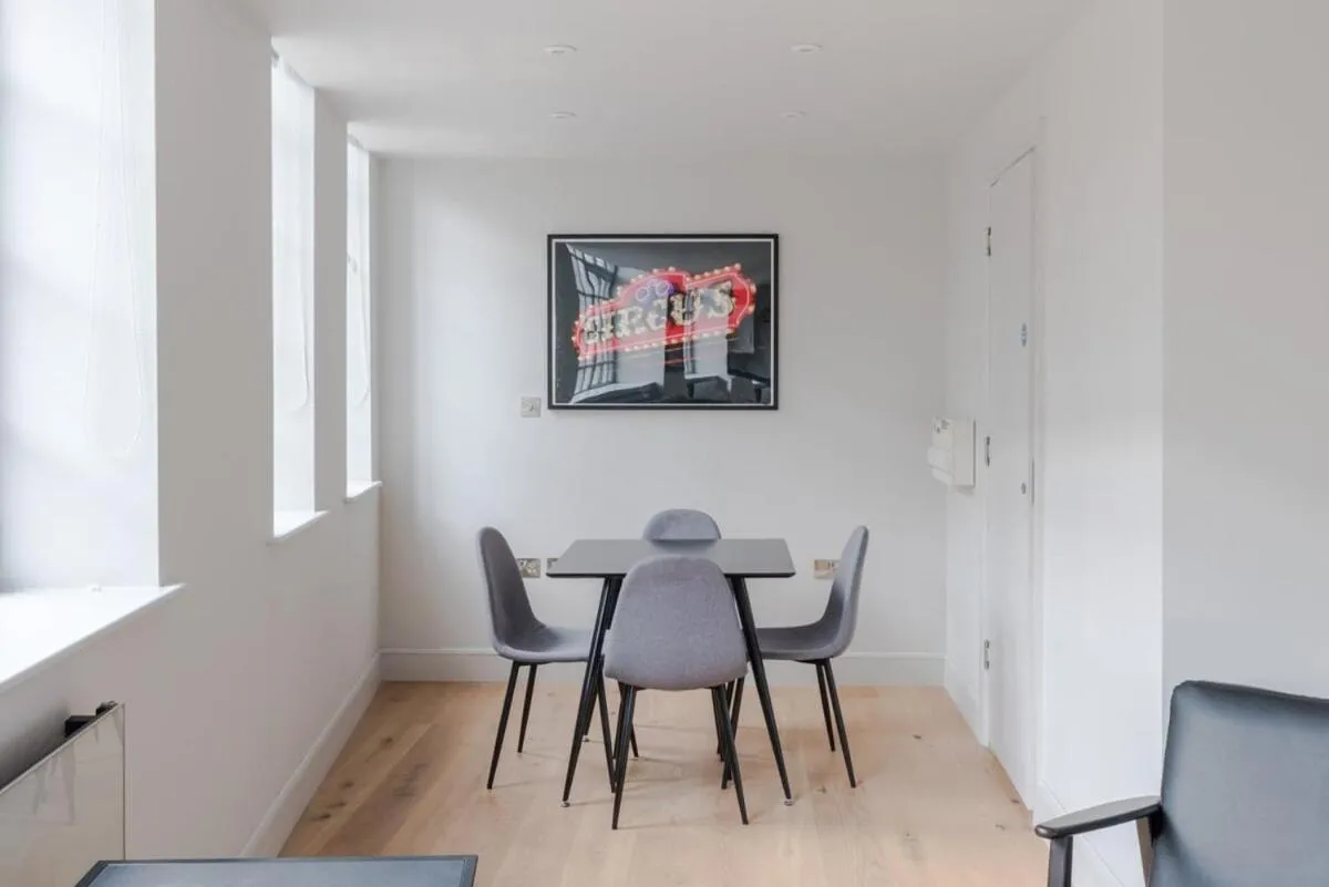 Image 4 of Dolls House – Farringdon – by Frankie Says