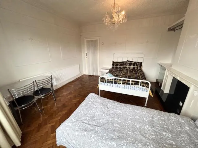 Image 5 of Double Bedroom Near Heathrow Airport & London
