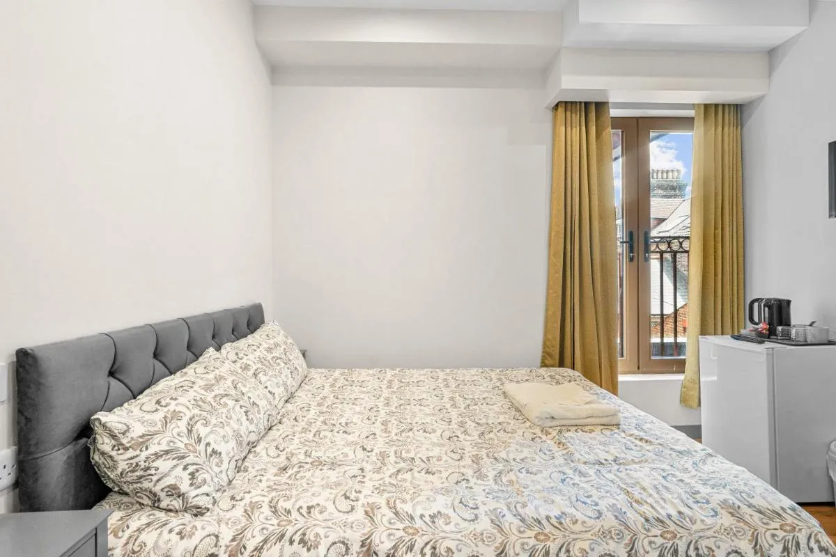 Image 4 of Double Room Ilford Easy London Access