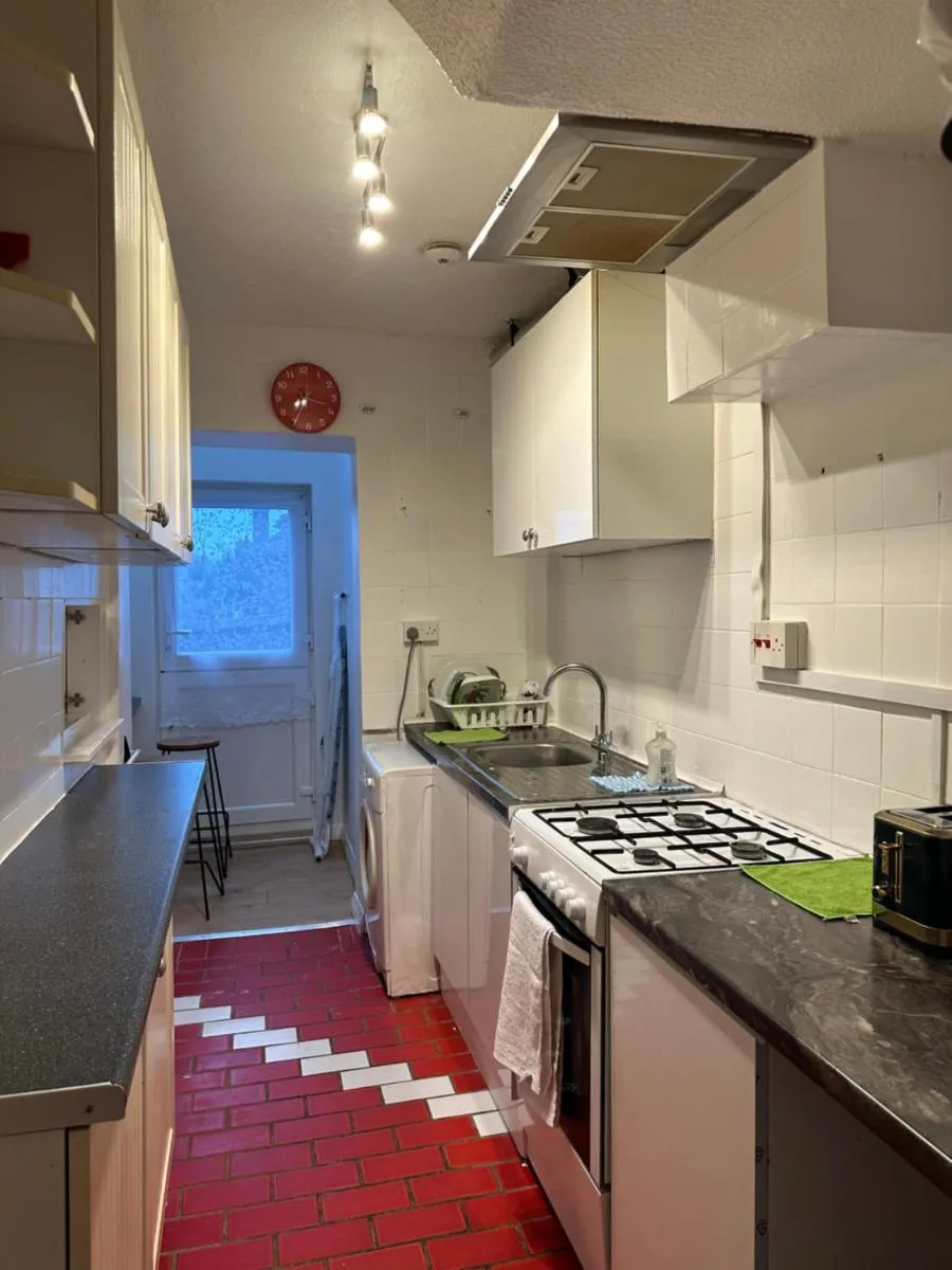 Image 4 of Double Room With Free WiFi Keedonwood Road