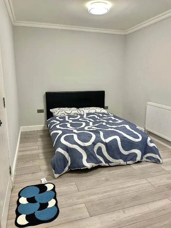 Image 1 of Double Room in Colindale With Shared Bathroom