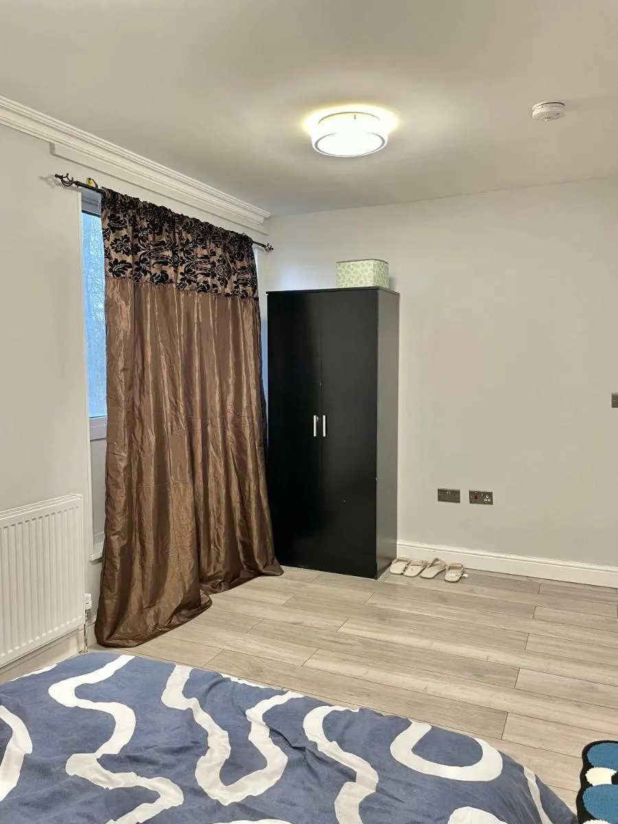 Image 5 of Double Room in Colindale With Shared Bathroom