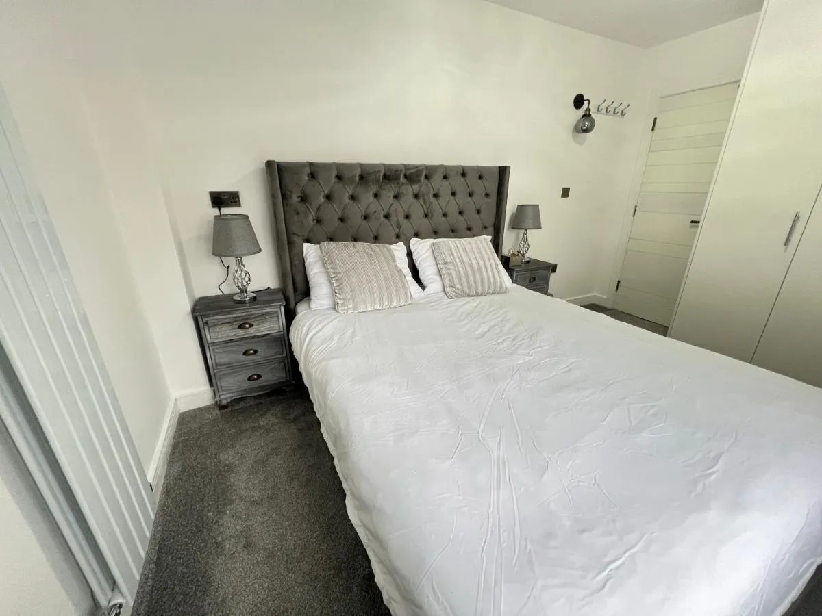 Image 5 of Double Room with Ensuite , Close to Heathrow