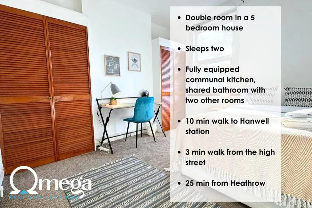 Double Room with a shared Kitchen and bathroom in a 5-Bedroom House at Hanwell