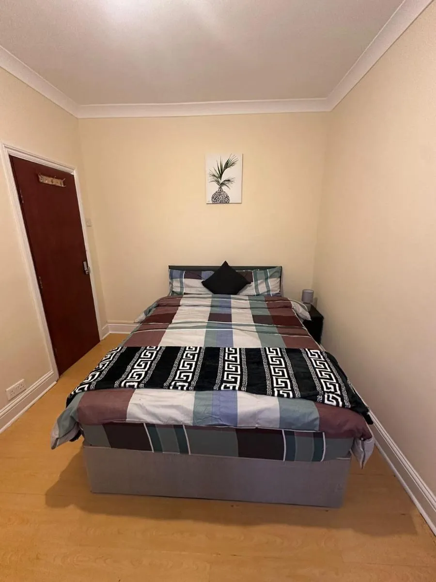 Image 5 of Double & Single rooms in Southall