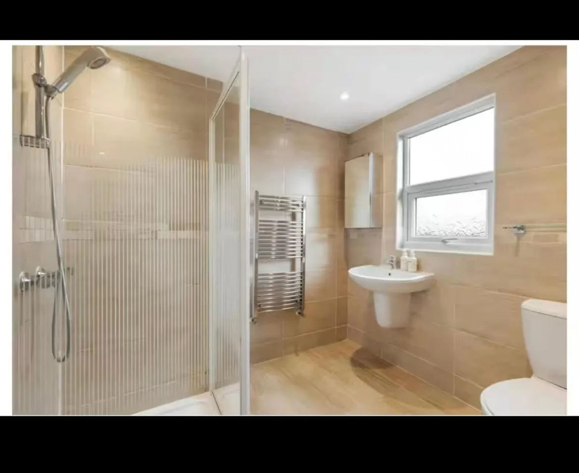 Image 4 of Downhills Studio Flat in Loft Space
