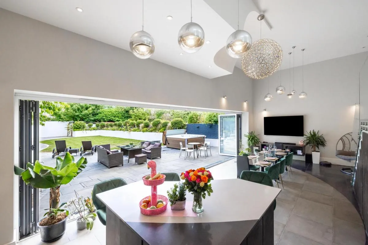 Image 3 of Dream House London with gym, cinema and housekeeper