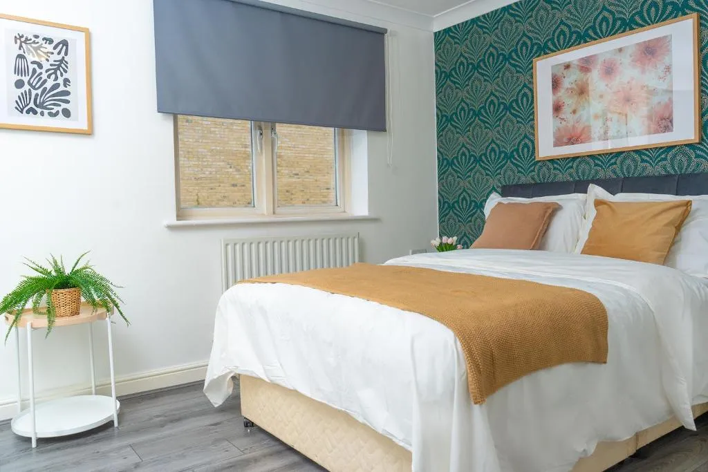 Duplex 2-Bed House with free Parking Near Greenwich O2 and city centre