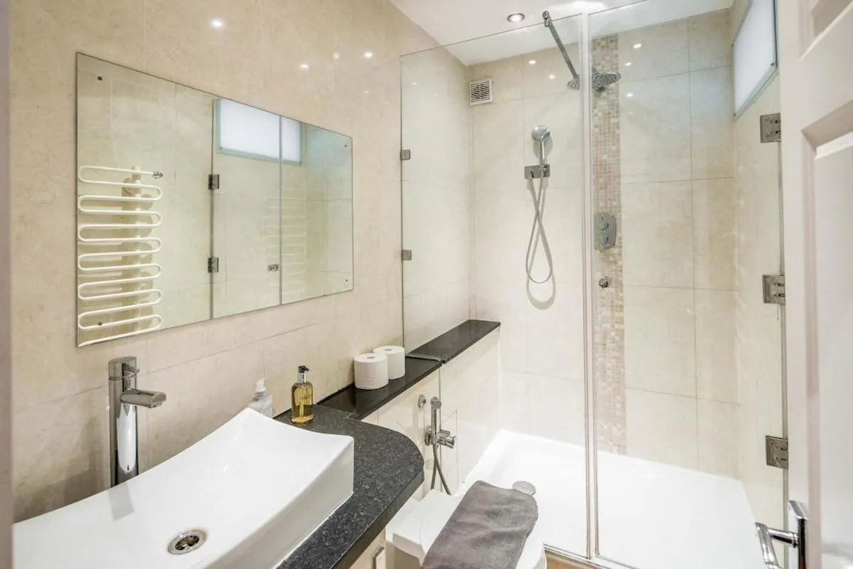 Image 3 of Duplex 3BD 2 BATH – Paddington!