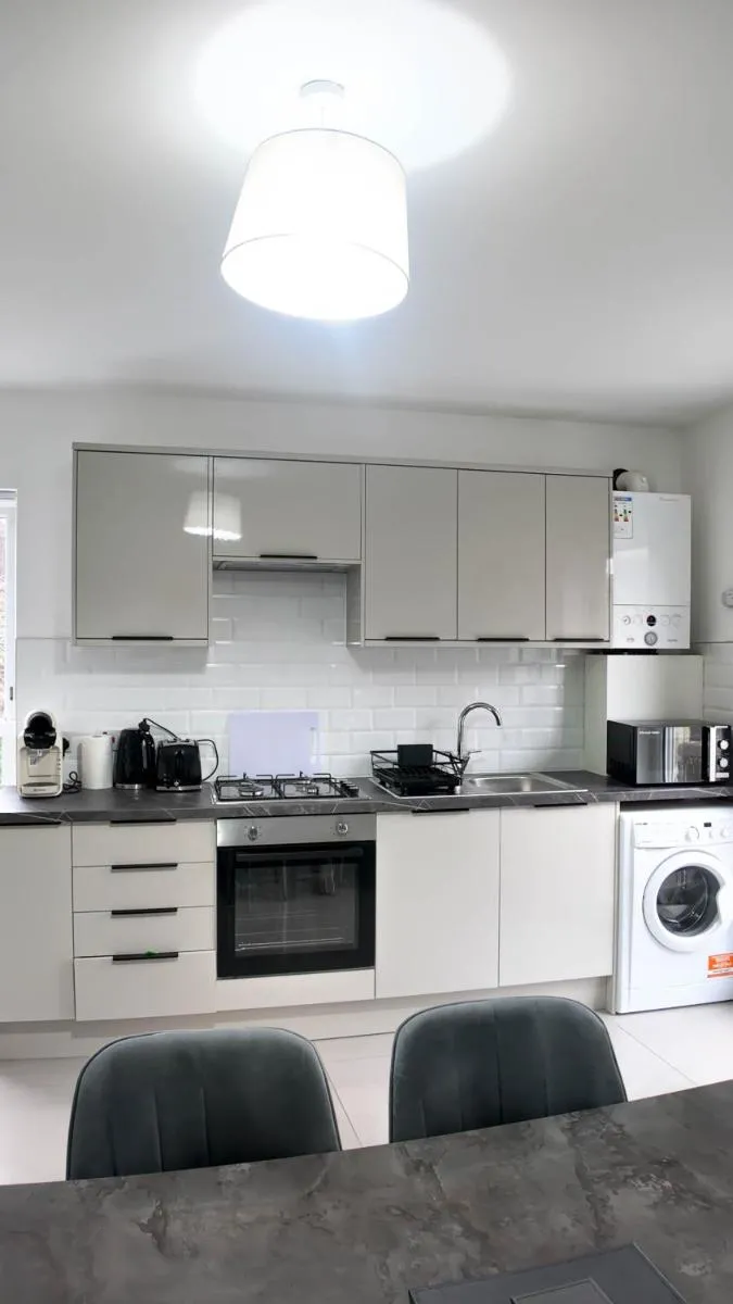 Image 4 of Duplex 3 Bed Apt with patio in Camden WR202