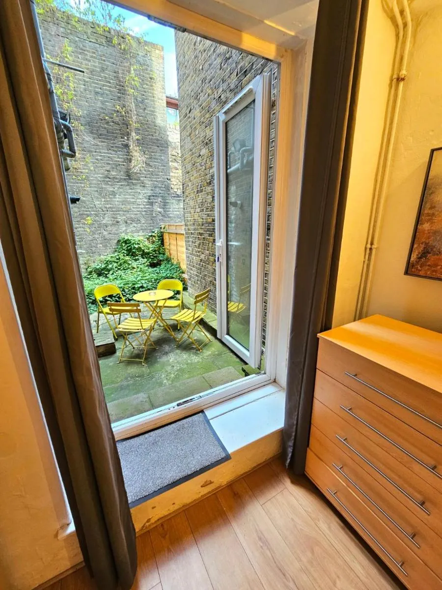 Image 4 of Duplex Home with 3 Bedrooms and Large Sofa-bed plus Back Patio, near Angel and King’s Cross Station