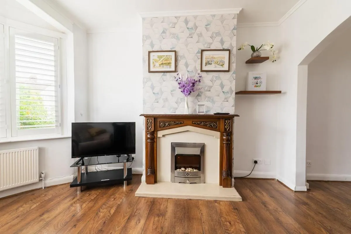 Image 4 of EEJs Grand 5 Bed Home- London, Greenwich