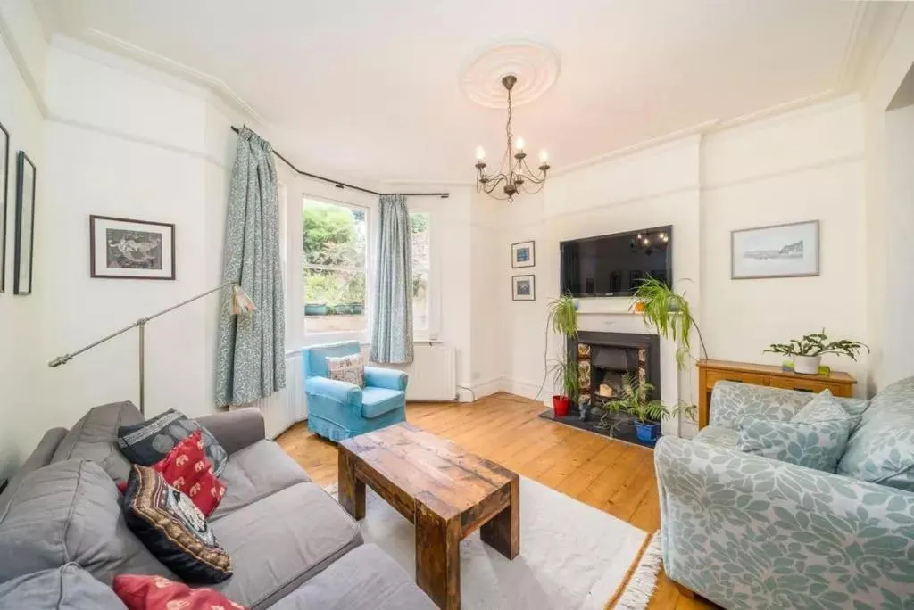 Image 5 of EEJs Luxe 5 Bed Home – Greenwich