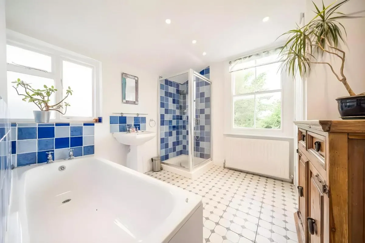 Image 3 of EEJs Luxe 5 Bed Home – Greenwich