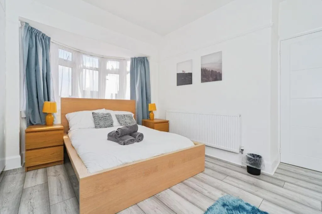 Image 5 of EEJs Stylish 3 Bedroom House – Greenwich