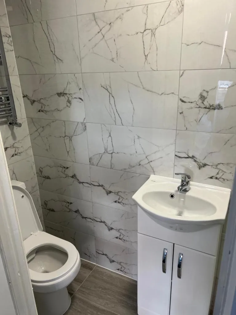 Image 3 of ENSUITE ROOM AT HAYES