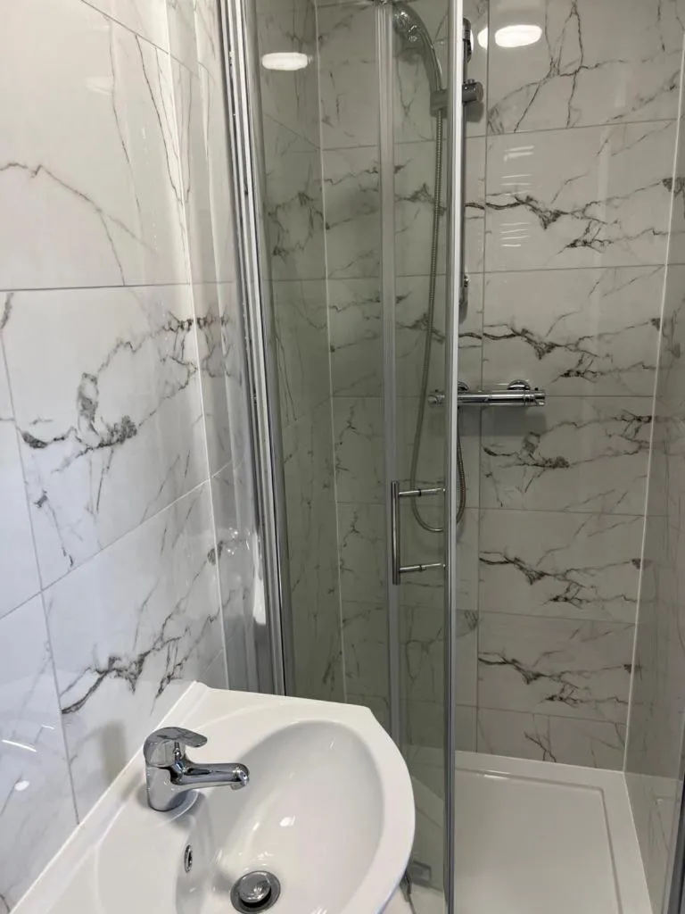 Image 5 of ENSUITE ROOM AT HAYES