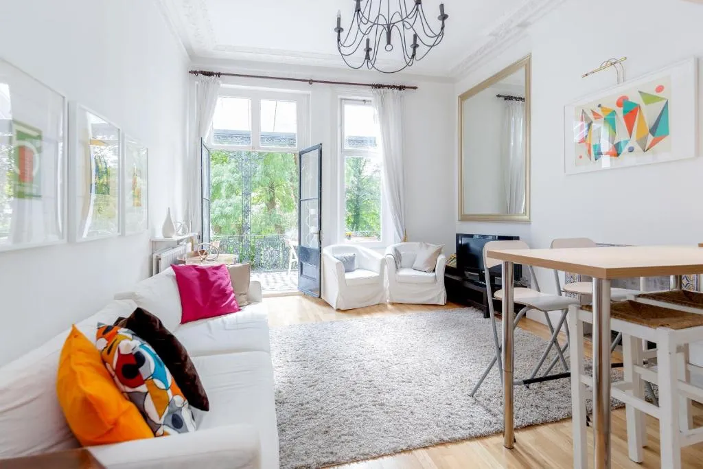 Image 1 of Earls Court Apartments by BaseToGo