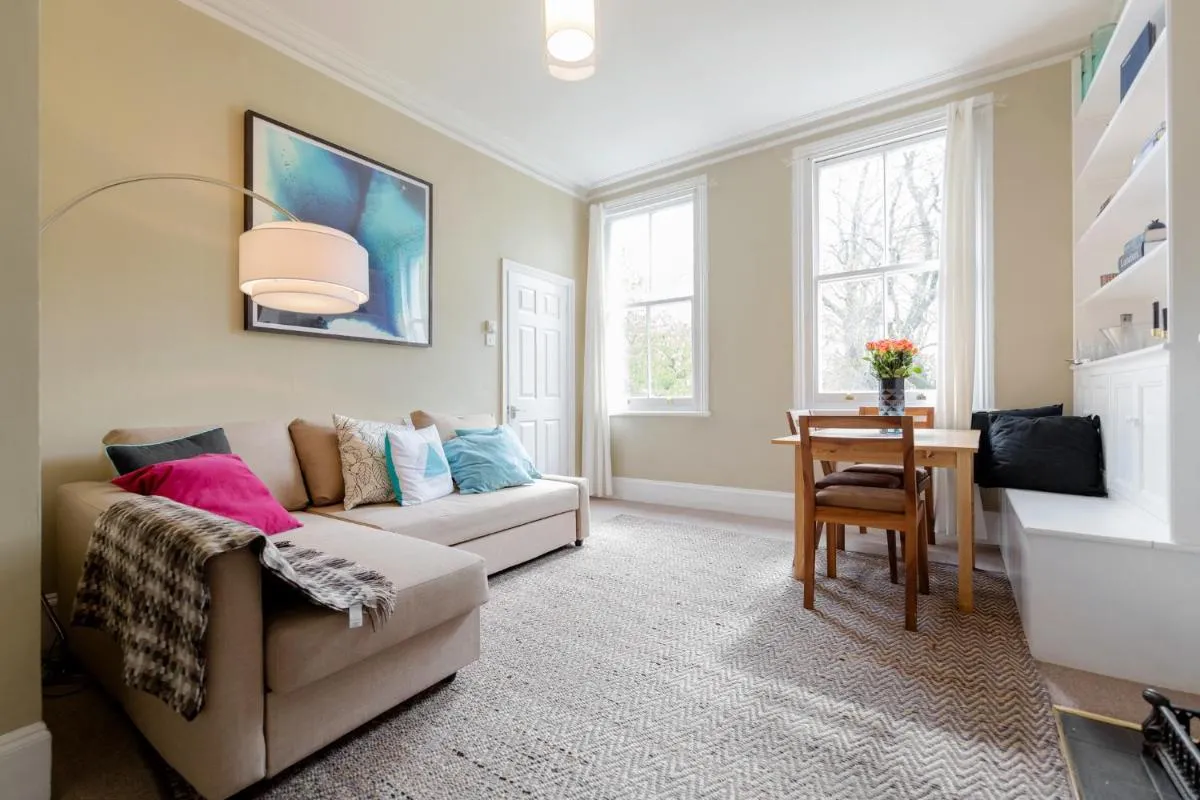 Image 4 of Earls Court Apartments by BaseToGo