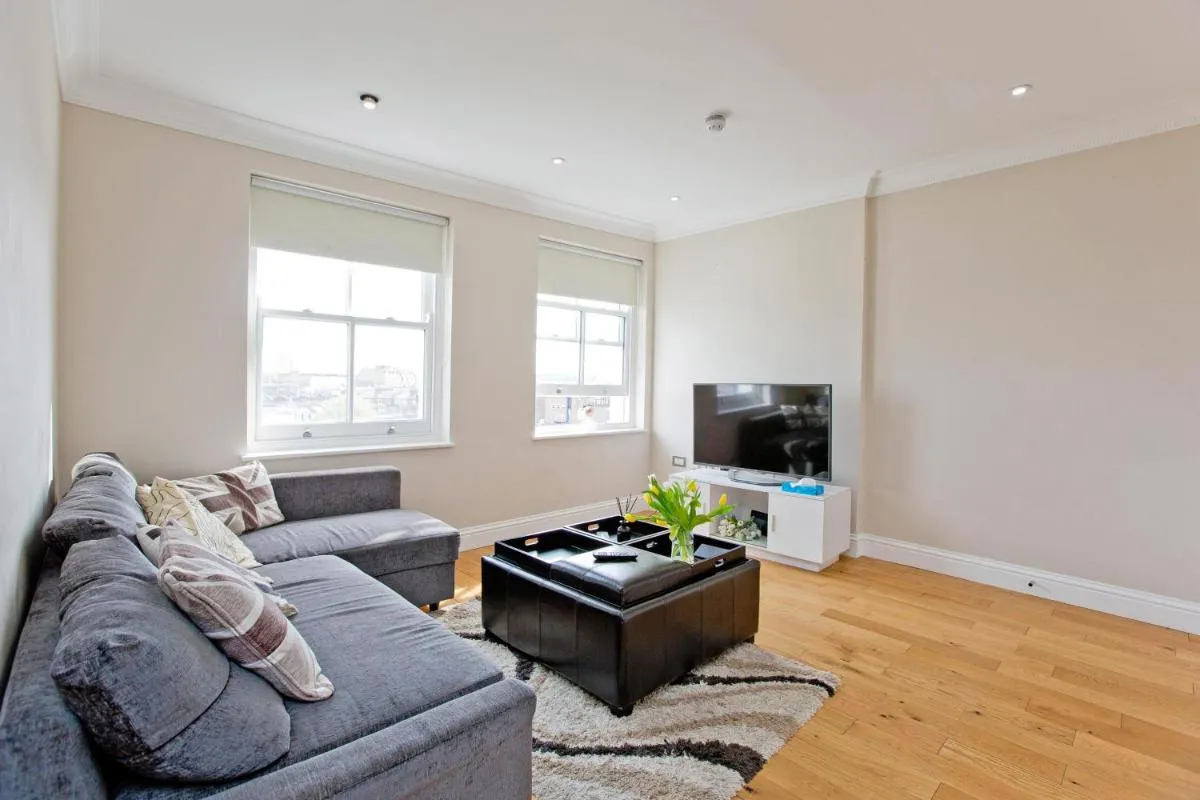 Image 5 of Earls Court Hub – Central 2BR Gem near Transport & Attractions