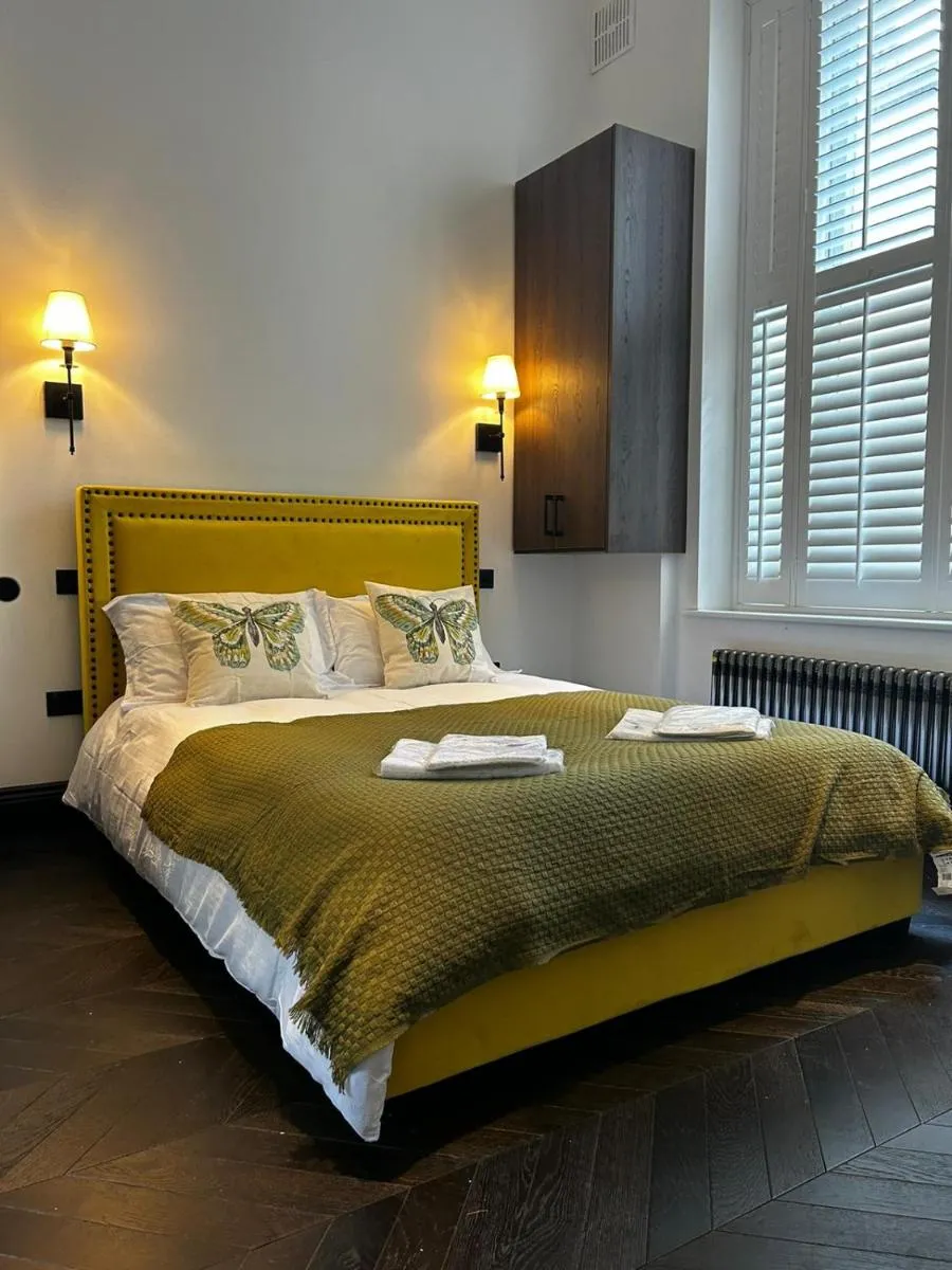 Image 5 of Earl’s Court Luxe Apartment