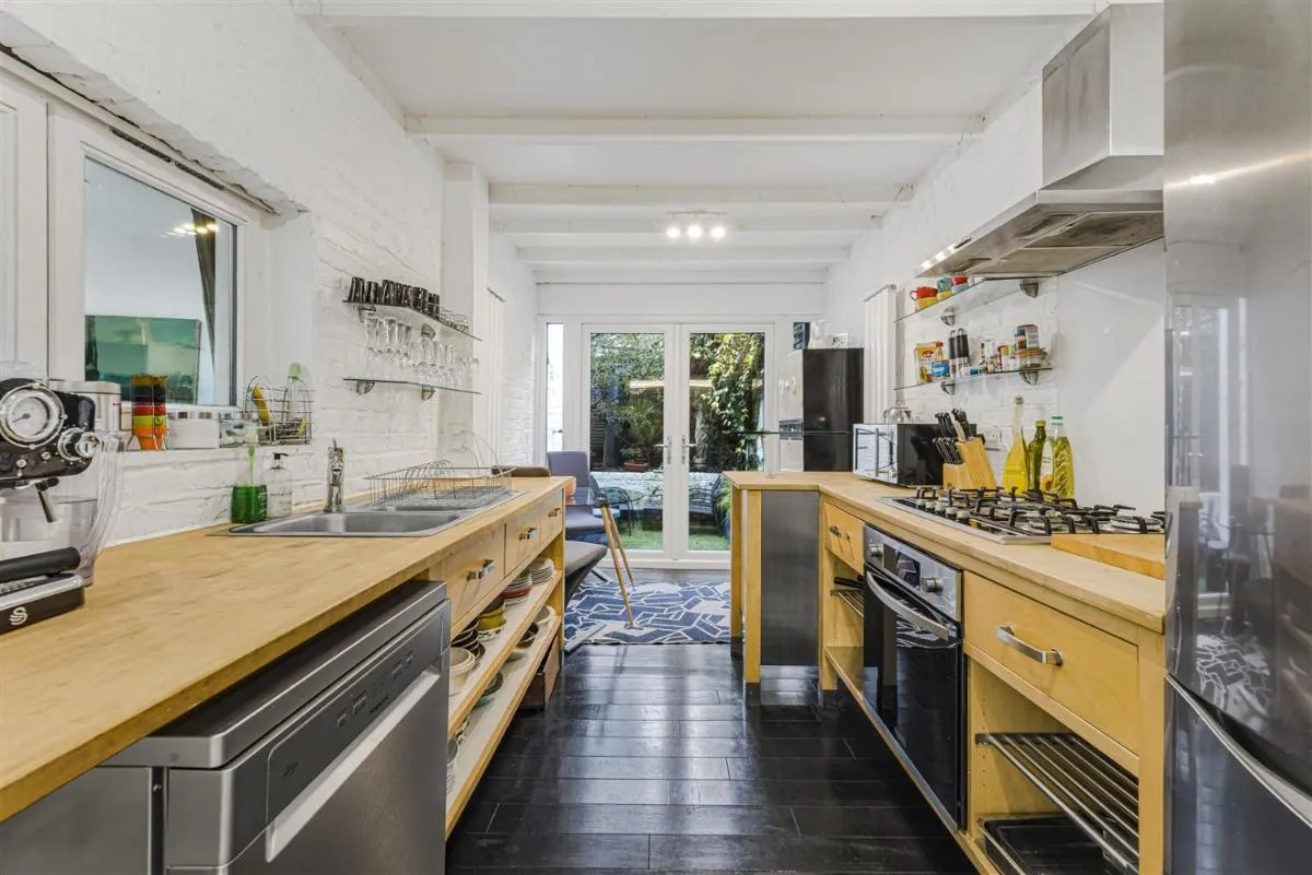 Image 4 of Earls Court Spacious Apartment