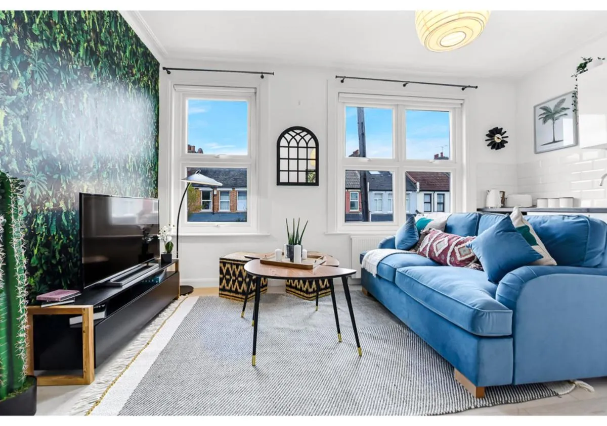 Image 5 of Earth Tones & Greenery: 4BR Flat Sleeps 8