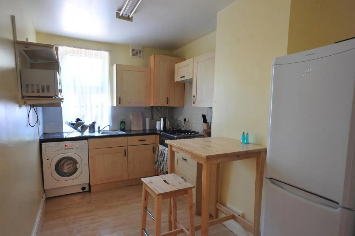 Image 3 of East End London Garden Flat